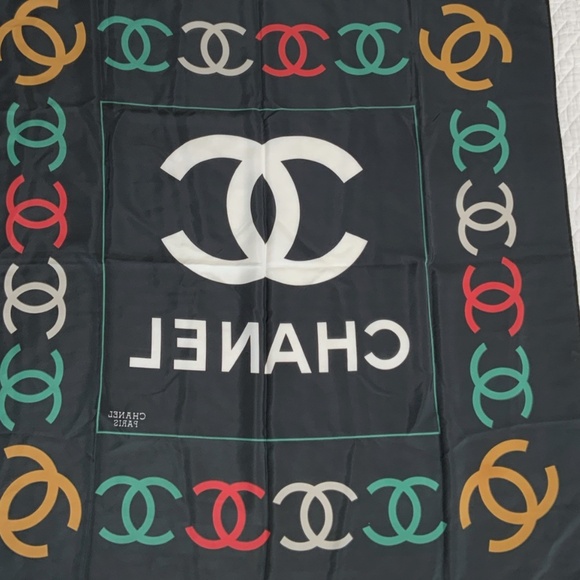 Vintage Chanel Silk Scarf with Interlocking CC Logo - Made in Paris (B103) - Picture 3 of 4